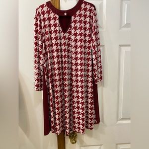 Crimson/white houndstooth top
